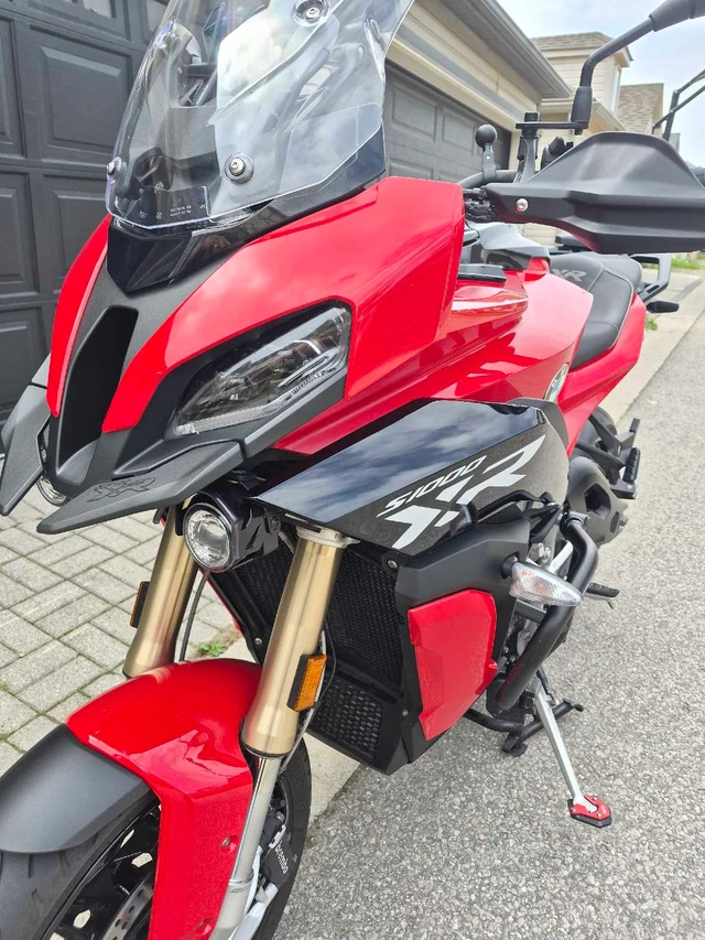 2023 BMW, 12 900 km, dovoz Kanada — foto 2 z 5
