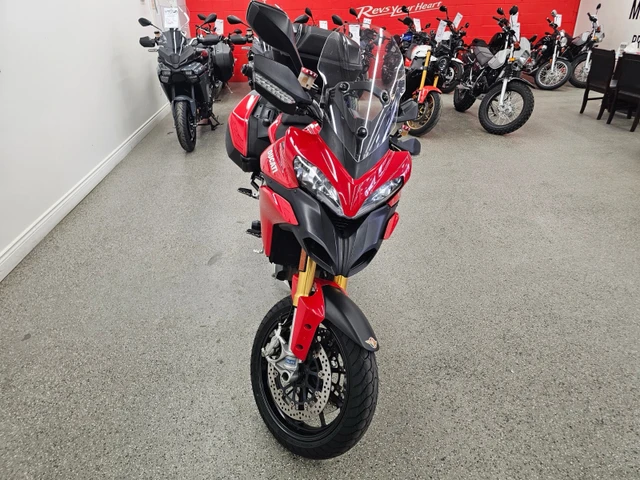 2012 Ducati, 41 750 km, dovoz Kanada — foto 4 z 5