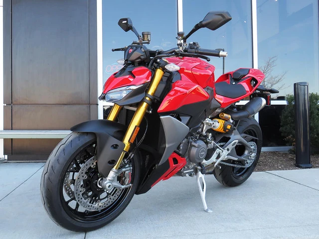 2026 Ducati, červená, 1 km, dovoz Kanada — foto 2 z 5