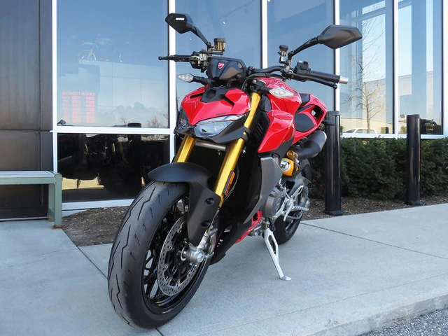 2026 Ducati, červená, 1 km, dovoz Kanada — foto 4 z 5