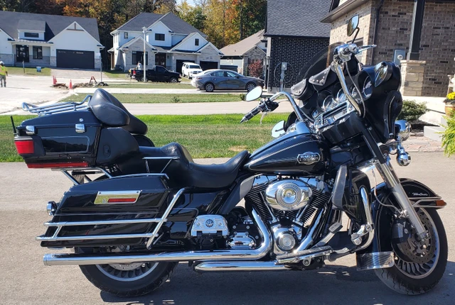 2011 Harley-Davidson, 100 000 km, dovoz Kanada — foto 2 z 4