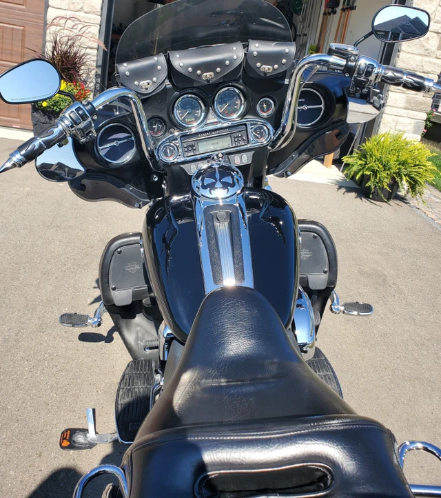 2011 Harley-Davidson, 100 000 km, dovoz Kanada — foto 4 z 4