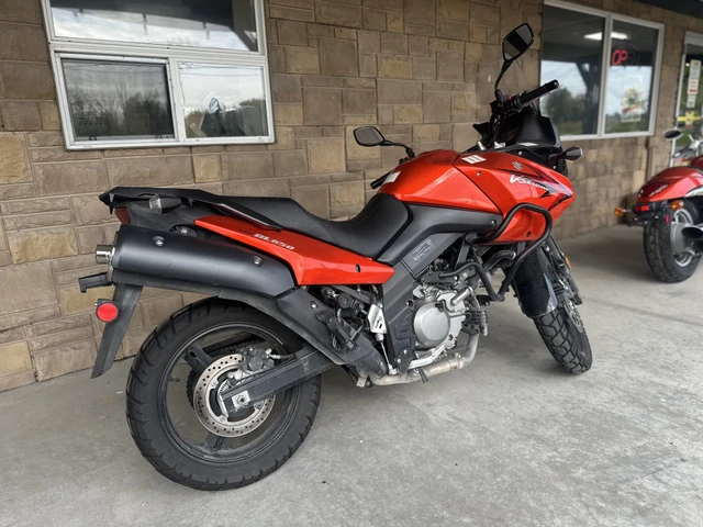 2011 Suzuki, 33 617 km, dovoz Kanada — foto 2 z 3