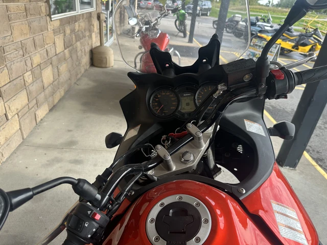 2011 Suzuki, 33 617 km, dovoz Kanada — foto 3 z 3