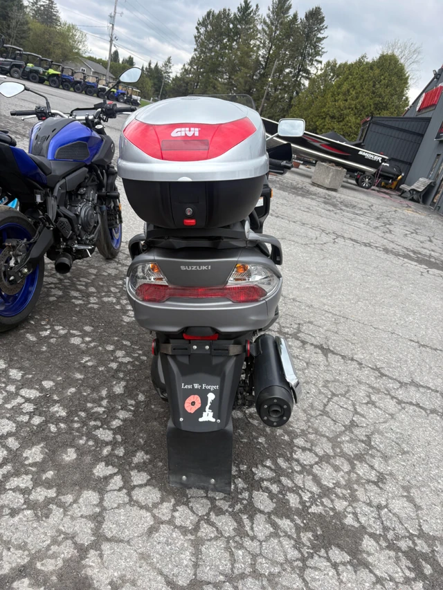 2016 Suzuki, 36 289 km, dovoz Kanada — foto 4 z 4