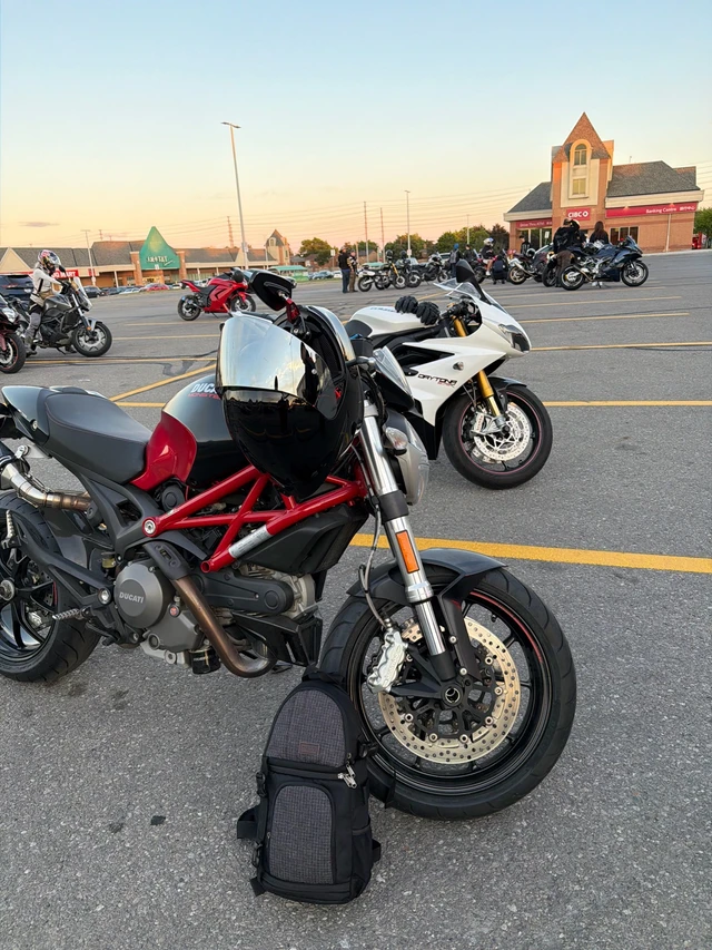 2014 Ducati, 20 000 km, dovoz Kanada — foto 4 z 5