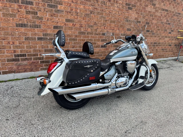 2011 Suzuki, 44 000 km, dovoz Kanada — foto 4 z 5