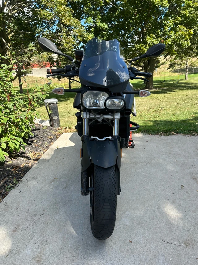 2010 BMW, 42 570 km, dovoz Kanada — foto 2 z 5