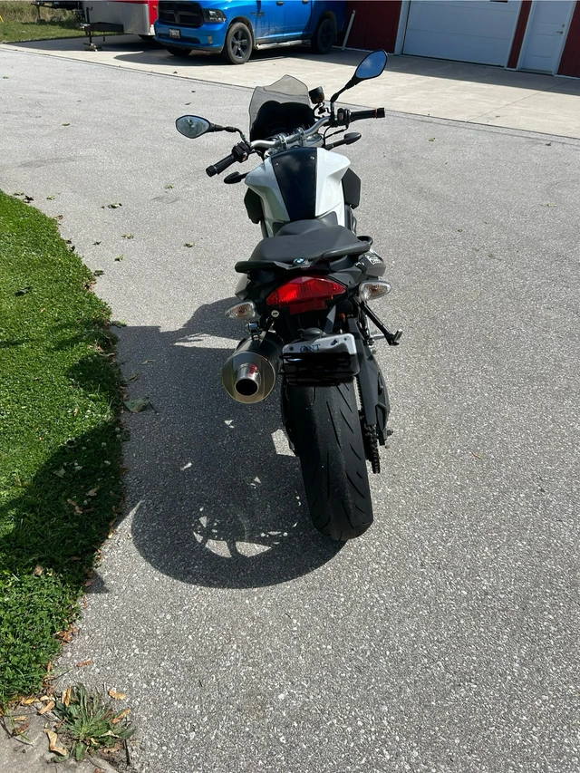 2010 BMW, 42 570 km, dovoz Kanada — foto 3 z 5