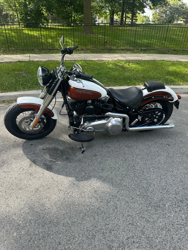 2016 Harley-Davidson, 3 914 km, dovoz Kanada — foto 2 z 5