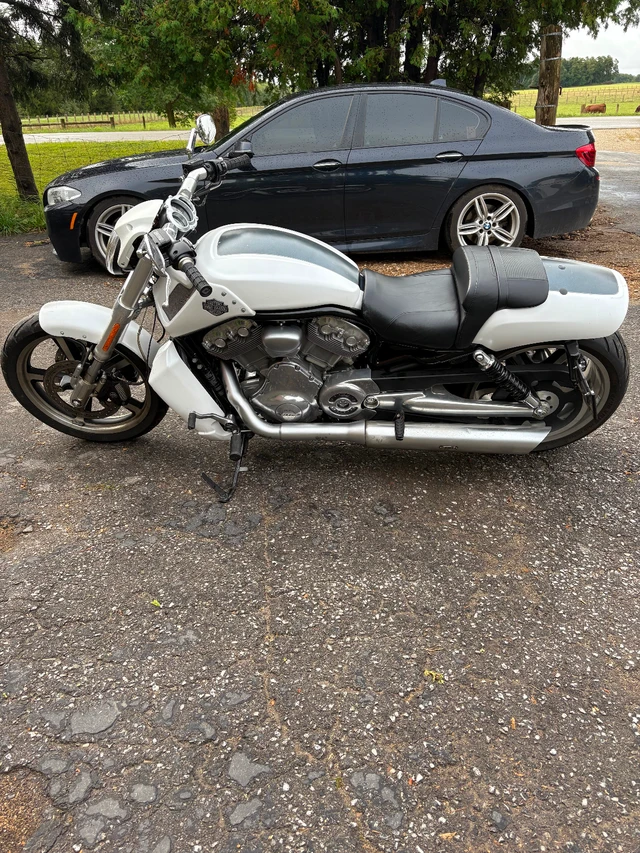 2014 Harley-Davidson, 37 800 km, dovoz Kanada — foto 4 z 5