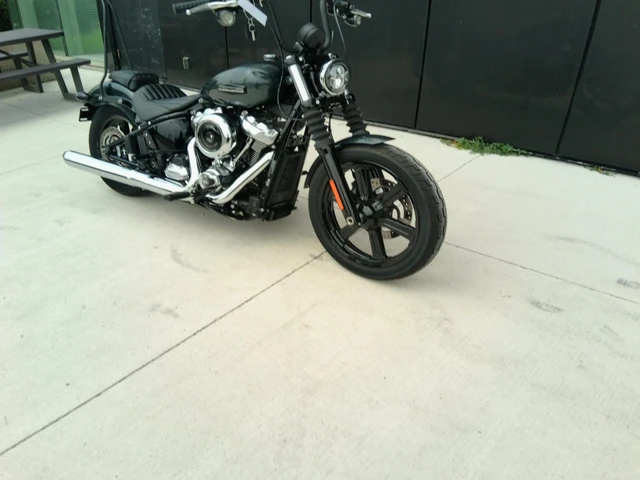 2025 Harley-Davidson, 3 993 km, dovoz Kanada — foto 3 z 5
