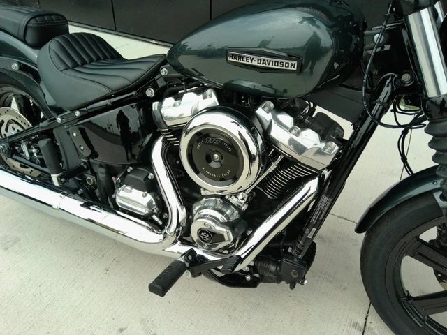 2025 Harley-Davidson, 3 993 km, dovoz Kanada — foto 4 z 5