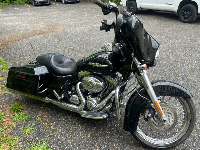 2010 Harley-Davidson, 60 000 km, dovoz Kanada — foto 3 z 5