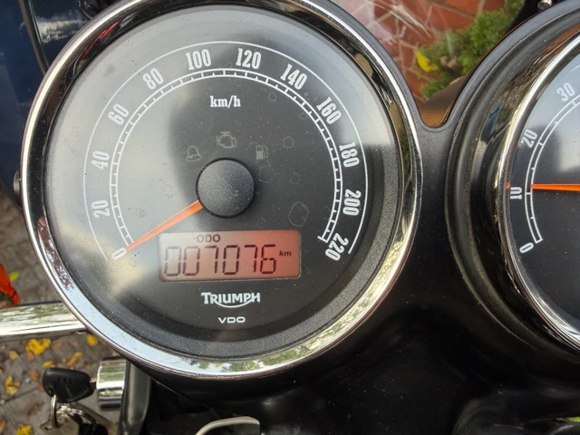 2015 Triumph, 7 076 km, dovoz Kanada — foto 4 z 5