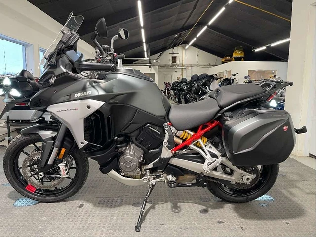2023 Ducati, 9 779 km, dovoz Kanada — foto 3 z 5