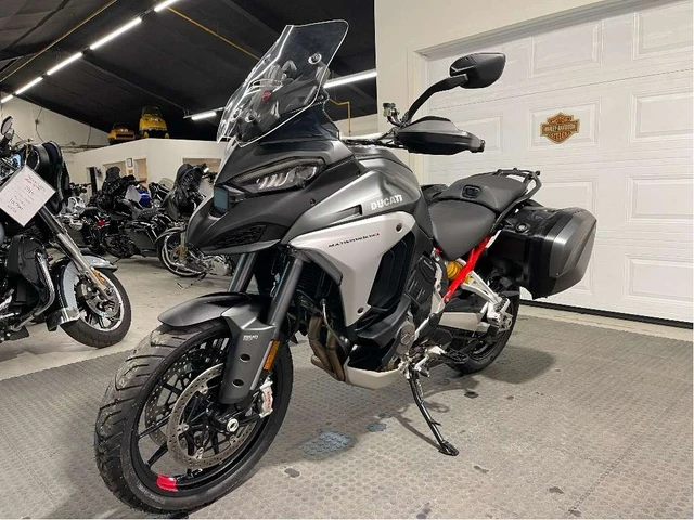 2023 Ducati, 9 779 km, dovoz Kanada — foto 4 z 5