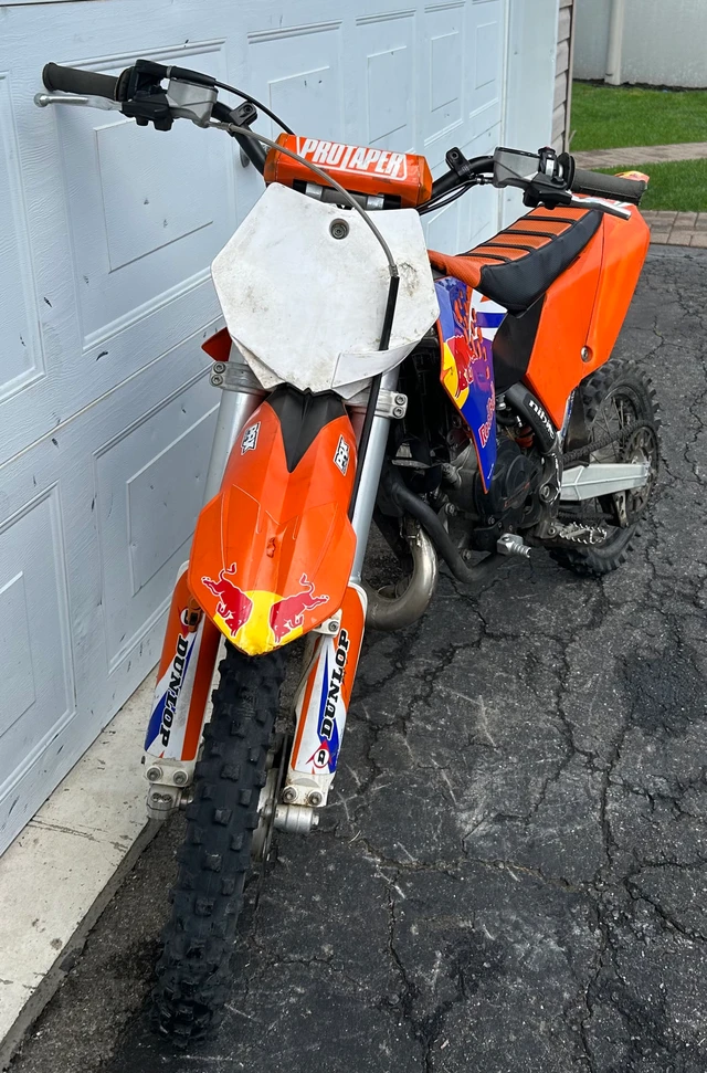 2015 KTM, dovoz Kanada — foto 2 z 3