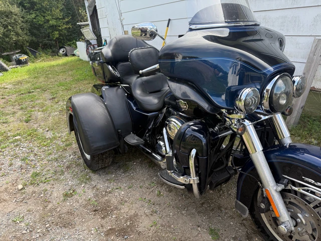 2012 Harley-Davidson, 33 810 km, dovoz Kanada — foto 5 z 5