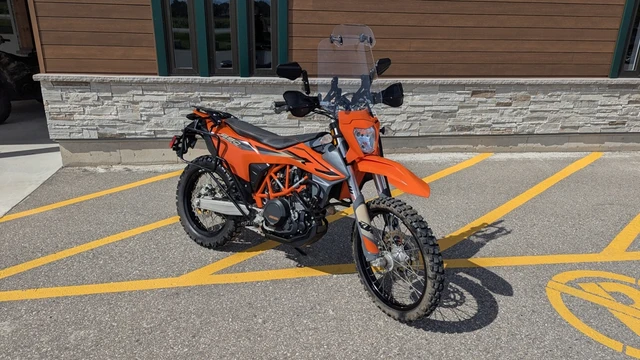 2023 KTM, dovoz Kanada — foto 2 z 5