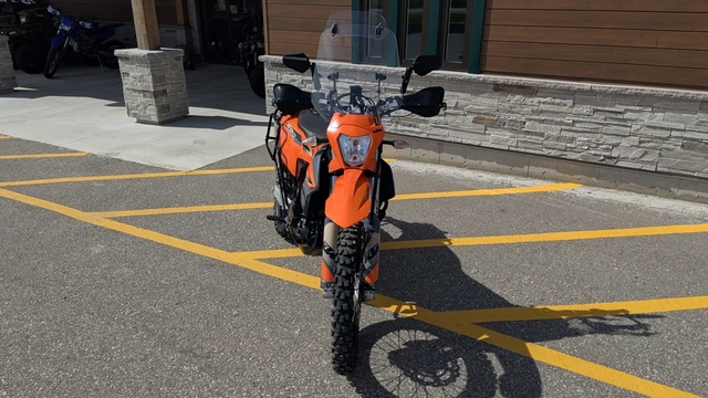 2023 KTM, dovoz Kanada — foto 3 z 5