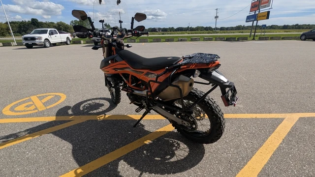 2023 KTM, dovoz Kanada — foto 5 z 5