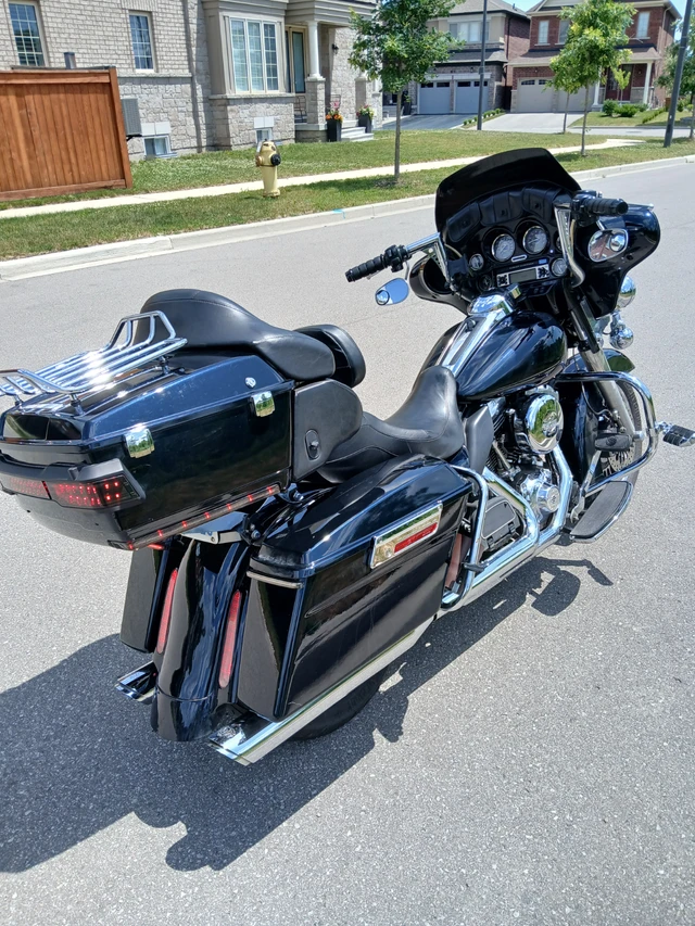 2011 Harley-Davidson, 60 000 km, dovoz Kanada — foto 2 z 5