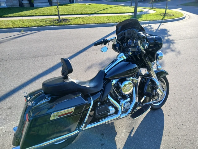 2011 Harley-Davidson, 60 000 km, dovoz Kanada — foto 4 z 5