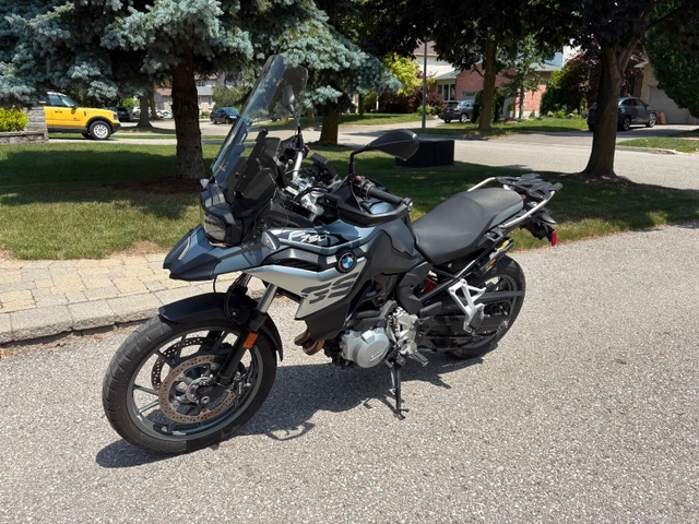 2018 BMW, 20 000 km, dovoz Kanada — foto 1 z 5 2018 BMW, 20 000 km, dovoz Kanada — foto 1 z 5