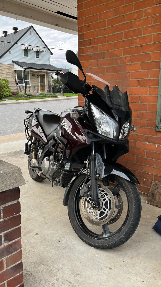 2009 Suzuki, 61 500 km, dovoz Kanada — foto 2 z 3