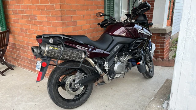 2009 Suzuki, 61 500 km, dovoz Kanada — foto 3 z 3
