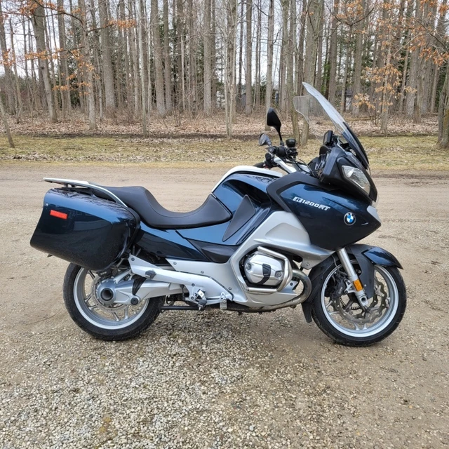 2012 BMW, 170 000 km, dovoz Kanada — foto 2 z 5