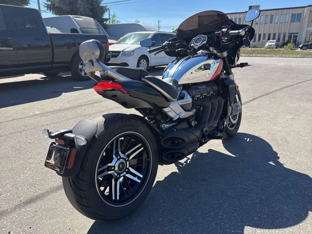 2023 Triumph, 6 052 km, dovoz Kanada — foto 5 z 5