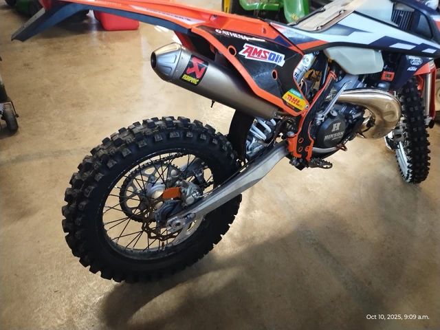 2017 KTM, dovoz Kanada — foto 4 z 5