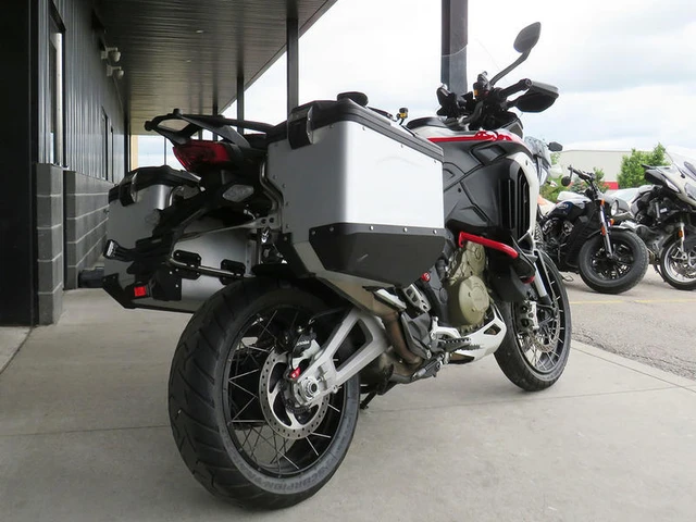 2023 Ducati, černá, 19 348 km, dovoz Kanada — foto 5 z 5