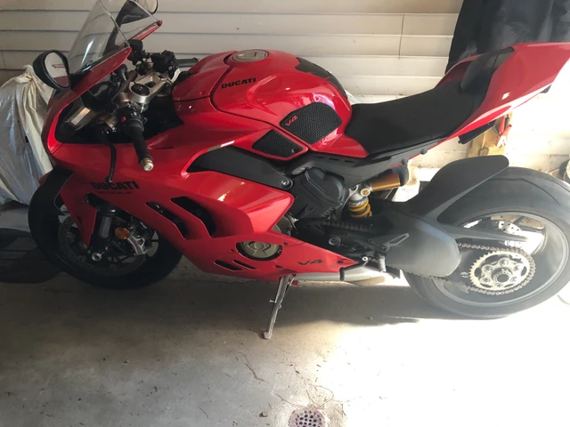 2023 Ducati, 4 000 km, dovoz Kanada — foto 4 z 5