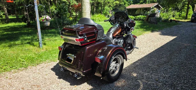 2011 Harley-Davidson, 50 000 km, dovoz Kanada — foto 2 z 5