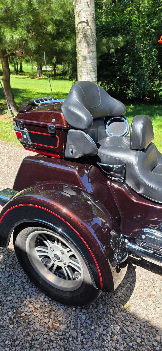 2011 Harley-Davidson, 50 000 km, dovoz Kanada — foto 3 z 5
