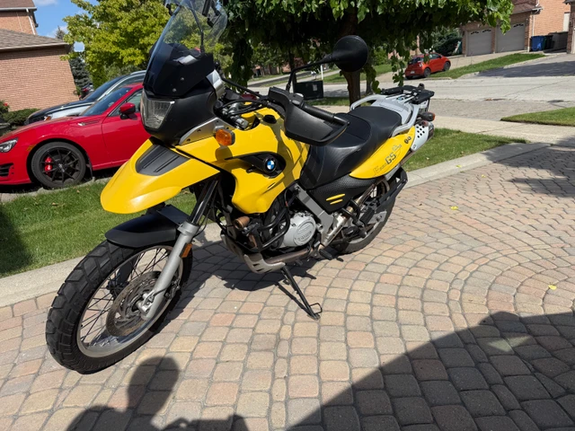 2004 BMW, 85 000 km, dovoz Kanada — foto 2 z 5