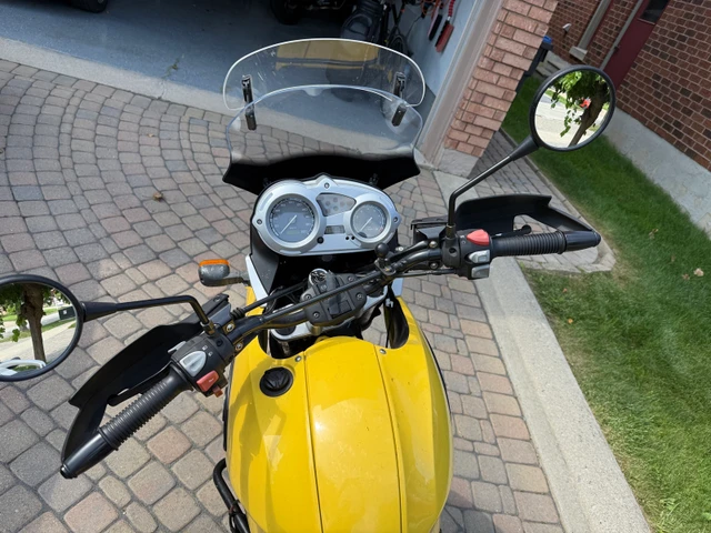 2004 BMW, 85 000 km, dovoz Kanada — foto 4 z 5
