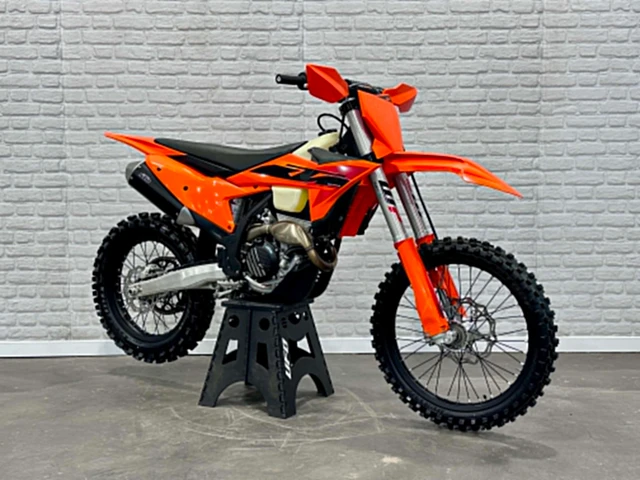 2025 KTM, 32 km, dovoz Kanada — foto 3 z 5