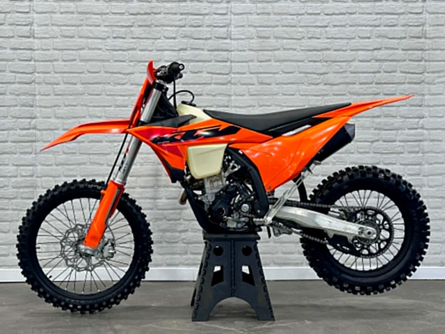 2025 KTM, 32 km, dovoz Kanada — foto 4 z 5
