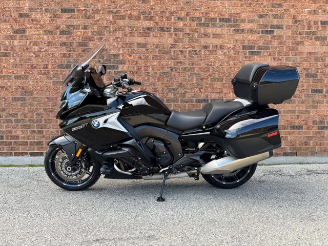 2022 BMW, 30 844 km, dovoz Kanada — foto 2 z 5