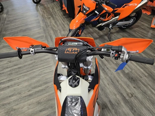 2026 KTM, dovoz Kanada — foto 4 z 4