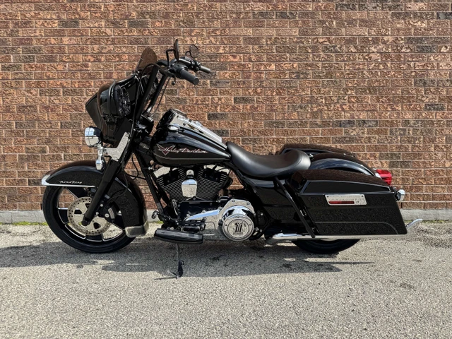 2011 Harley-Davidson, 29 000 km, dovoz Kanada — foto 2 z 5