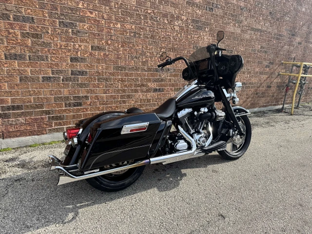 2011 Harley-Davidson, 29 000 km, dovoz Kanada — foto 5 z 5