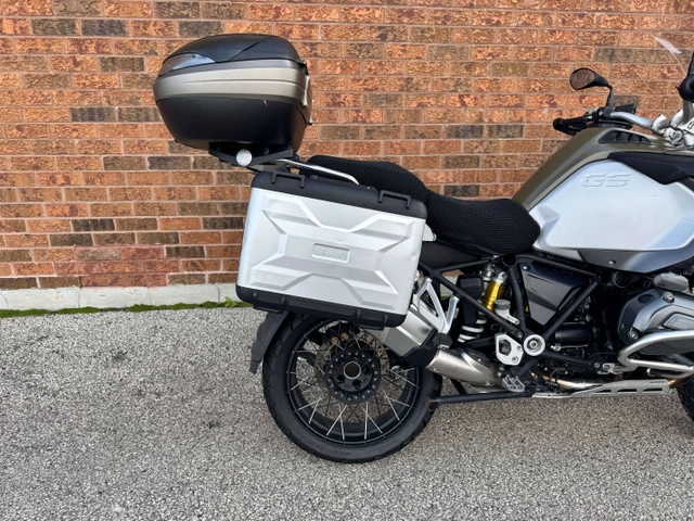 2014 BMW, 64 500 km, dovoz Kanada — foto 5 z 5