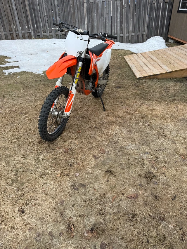 2018 KTM, dovoz Kanada — foto 2 z 4