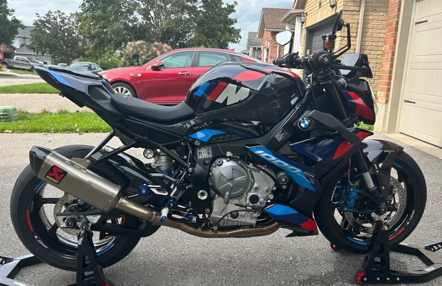 2023 BMW, 4 000 km, dovoz Kanada — foto 2 z 5