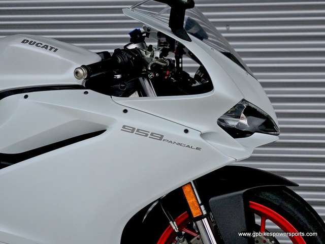 2017 Ducati, bílá, 15 847 km, dovoz Kanada — foto 5 z 5